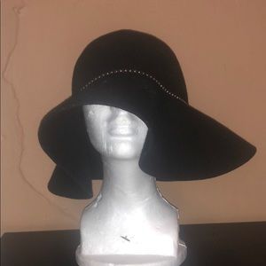 Black floppy hat